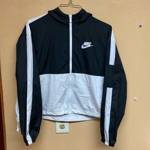 Nike Crop Trop Windbreaker “Black White”